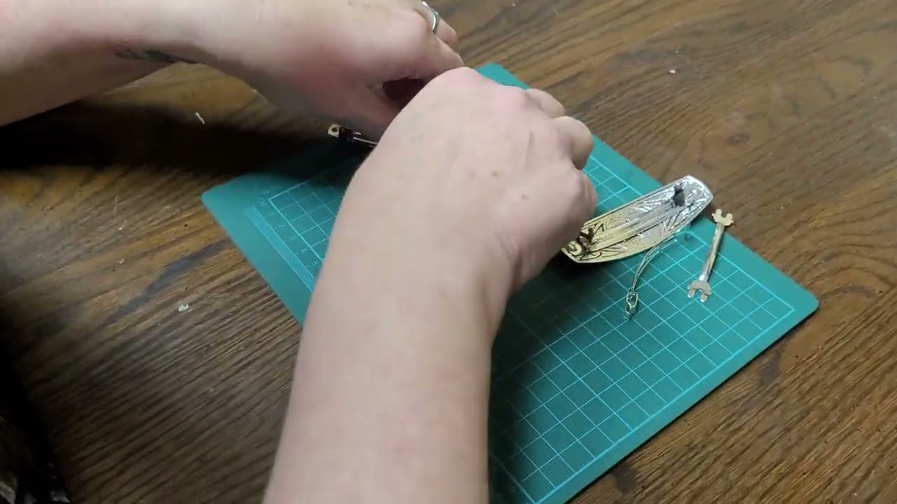 How to repair a broken barrette, hair clip