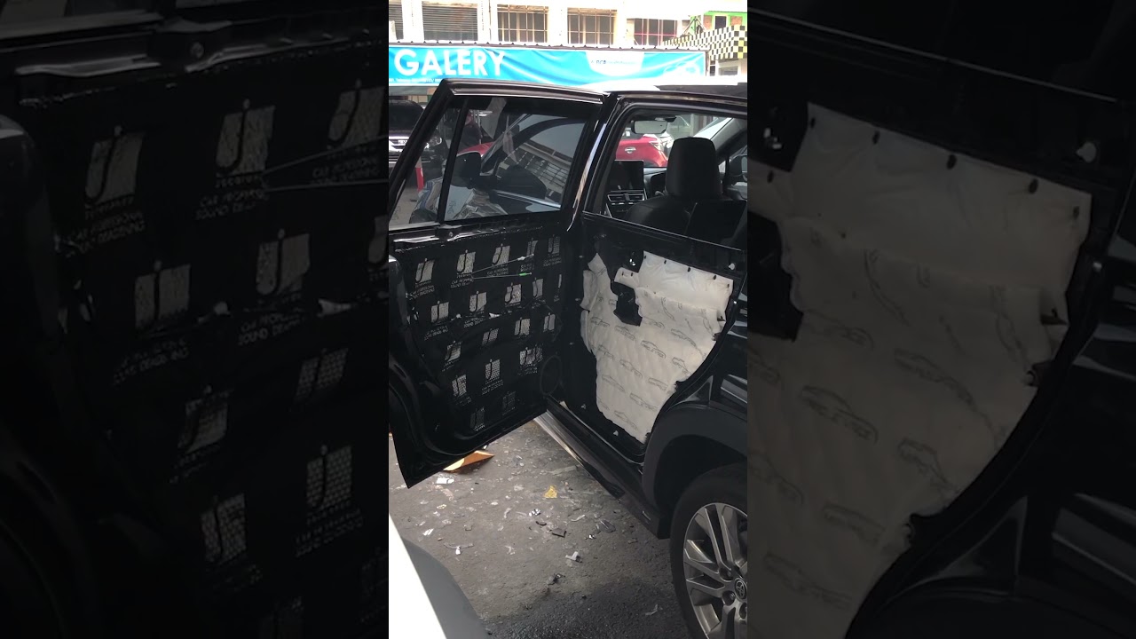 TOYOTA KIJANG INNOVA : Bongkar interior pasang peredam mobil.