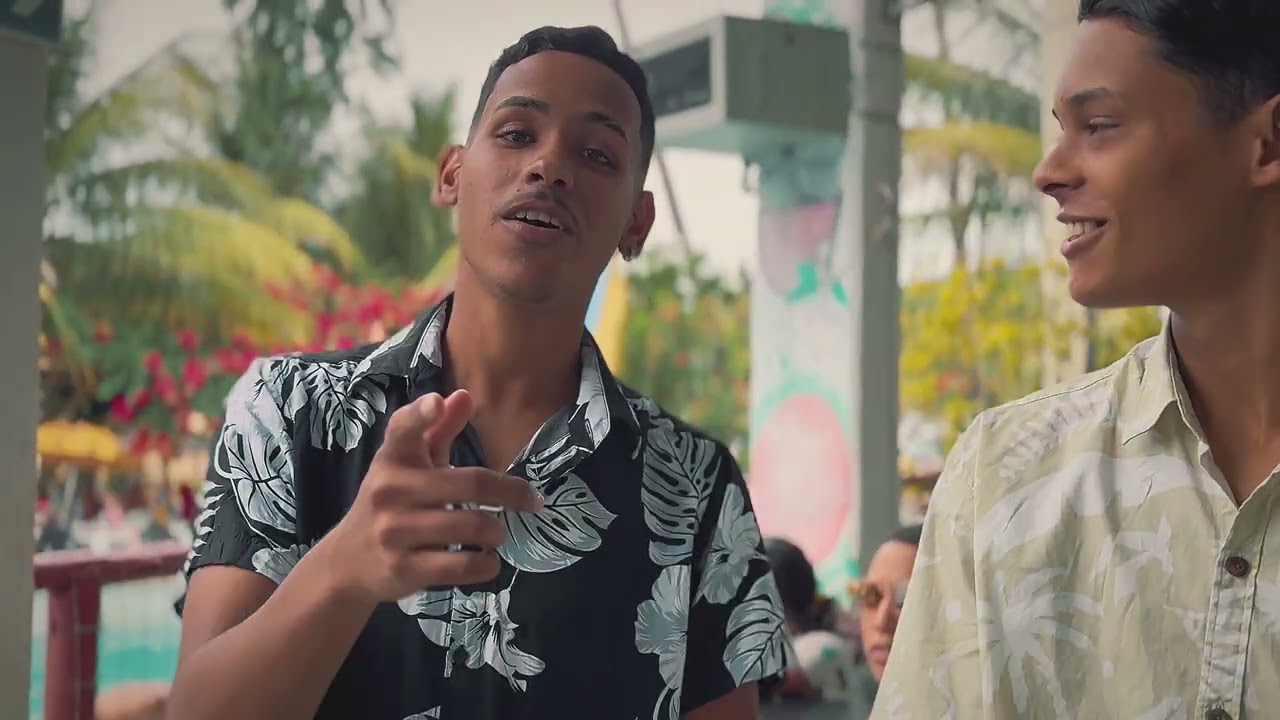 Robinho Júnior & Thiaguinho Santos - Mulher Do Vizinho