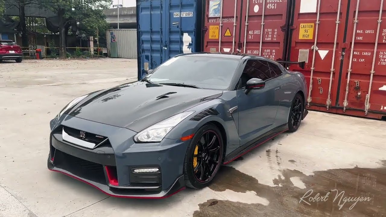Check out the details of the new Nissan GTR Nismo R35 - Supercar