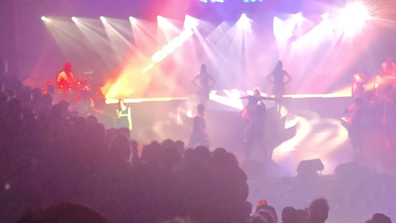 Alizée - Les Collines (Never Leave You), L'Olympia 2025
