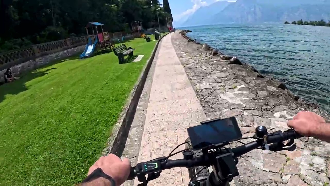 da Malcesine a Brenzone sempre in bici lungo lago... :-)
