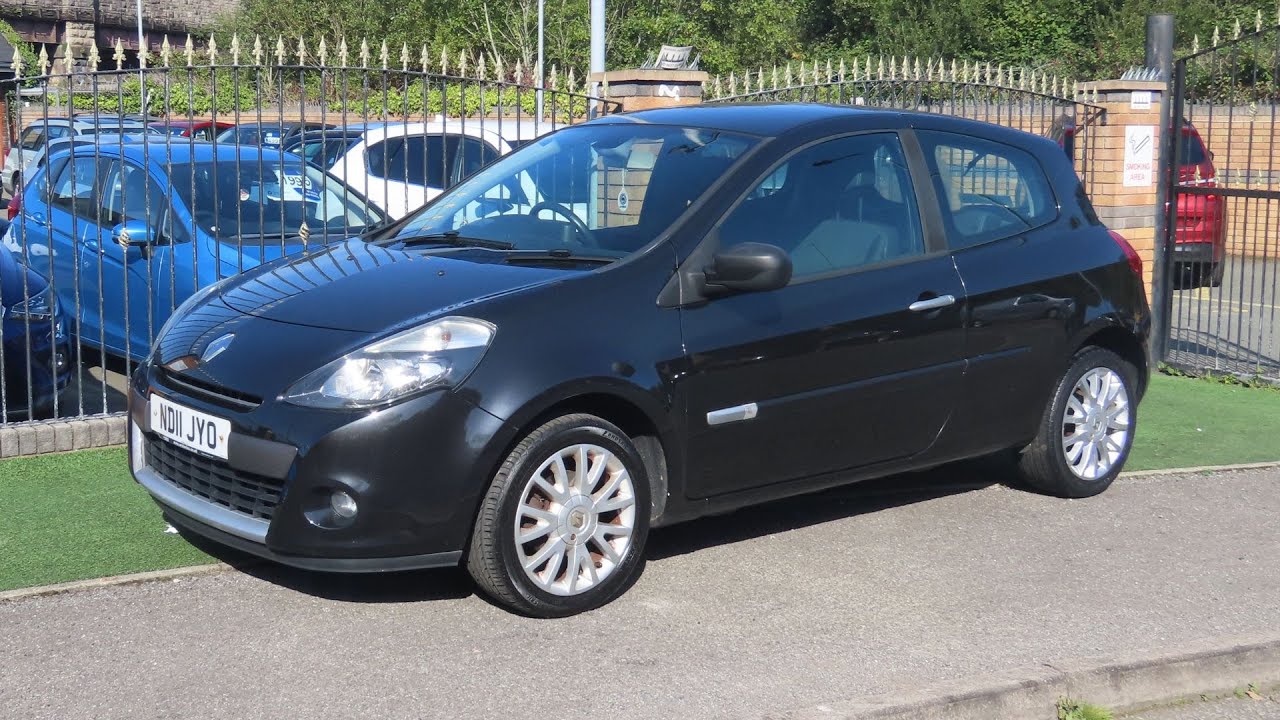 2011 Renault Clio 1.2 Dynamique TomTom - Start up and full vehicle tour