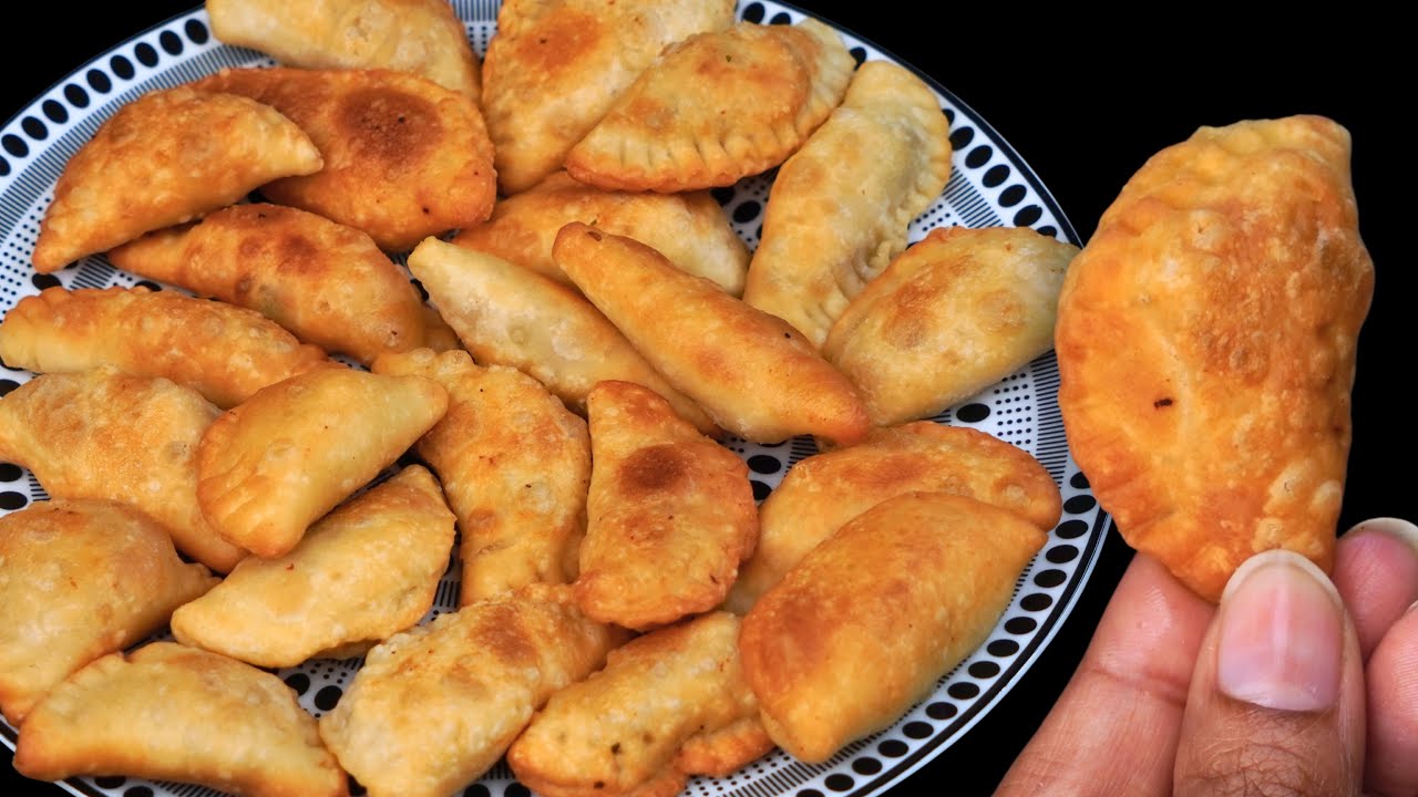 Crispy Chicken Halfmoon Samosa For Ramadan 2026 | Easy Iftar Recipe at Home