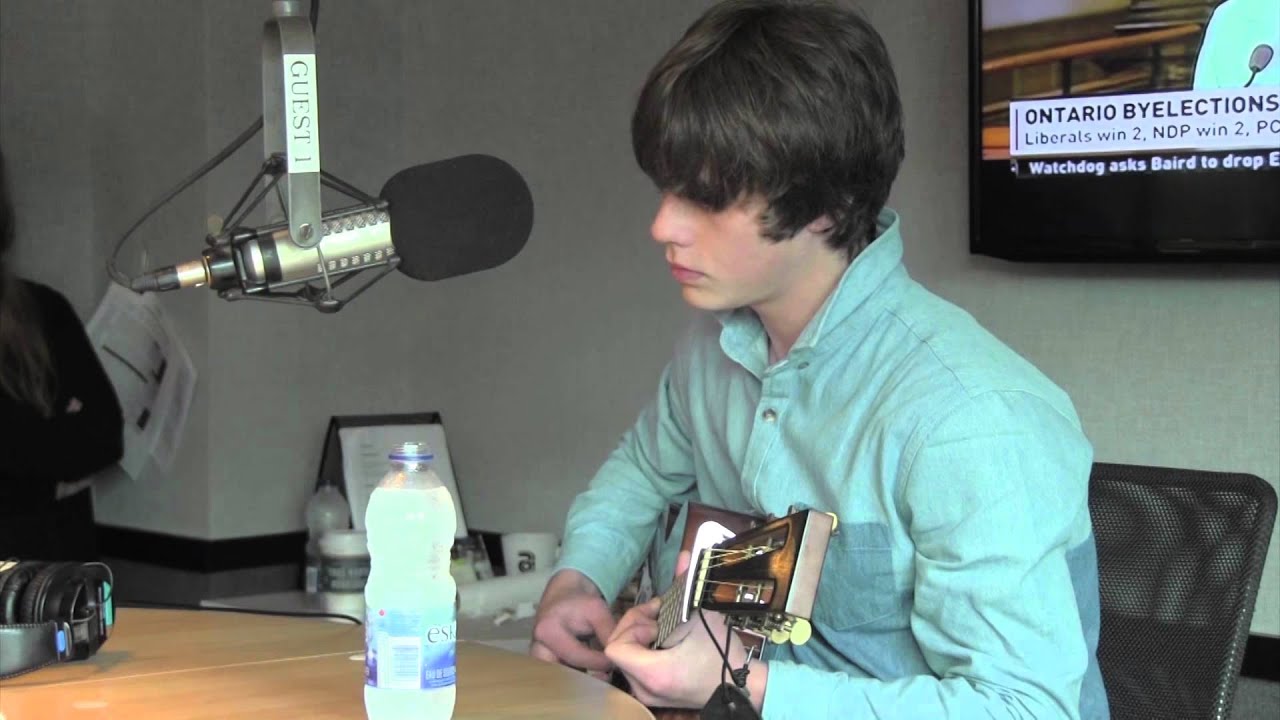 Jake Bugg performs 'Broken'