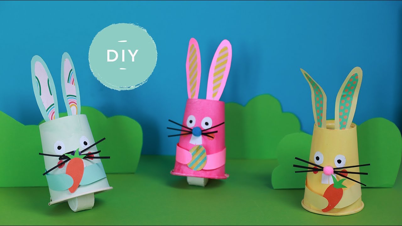 Springende paashaas knutselen van papieren bekers