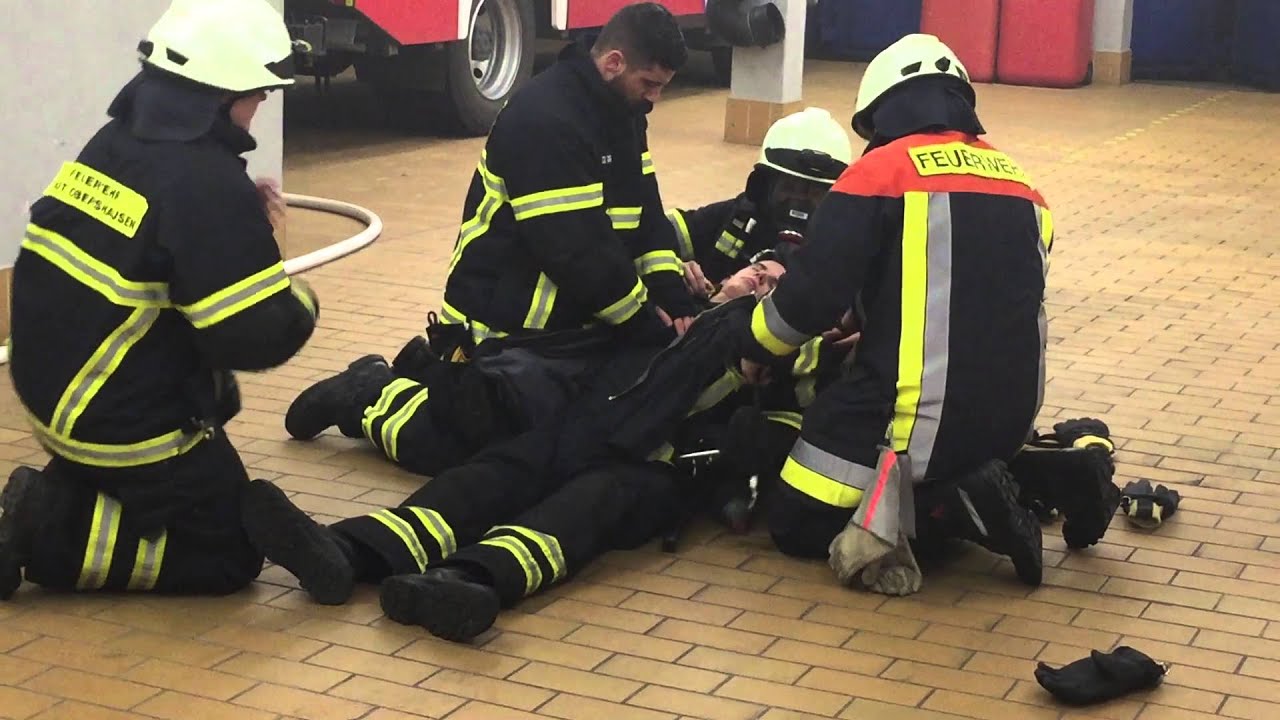 Reanimation einer Einsatzkraft unter Atemschutz (FD:CPR)