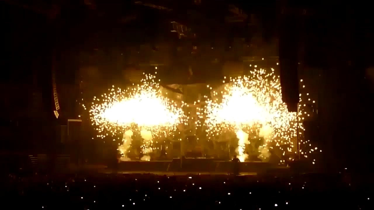 02. Rammstein - Wollt Ihr Das Bett In Flammen Sehen [Belgrade 28.04.2013]