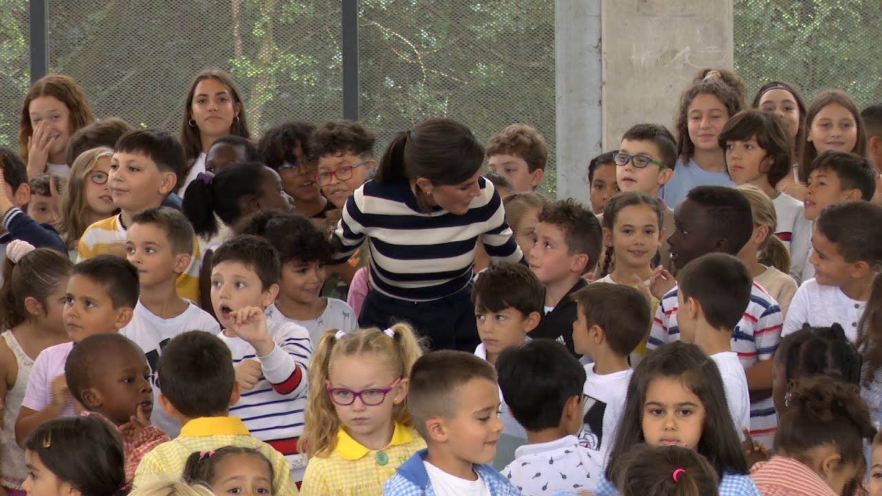 La reina Letizia abre el curso escolar en el CEIP do Camiño Inglés de Sigüeiro (A Coruña)