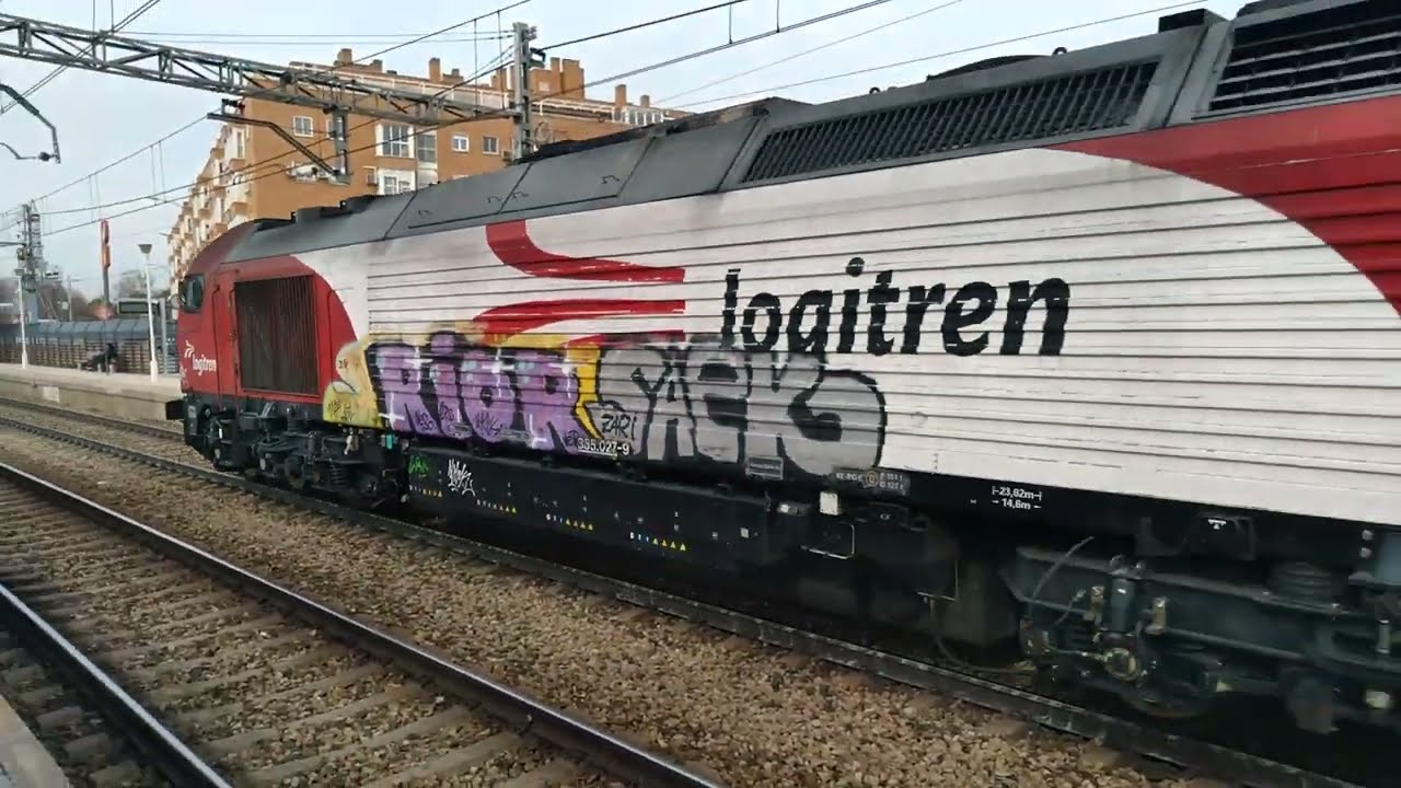 335-027 Logitren entra a línea general hacia Valencia en San Cristóbal. 24/2/2025.