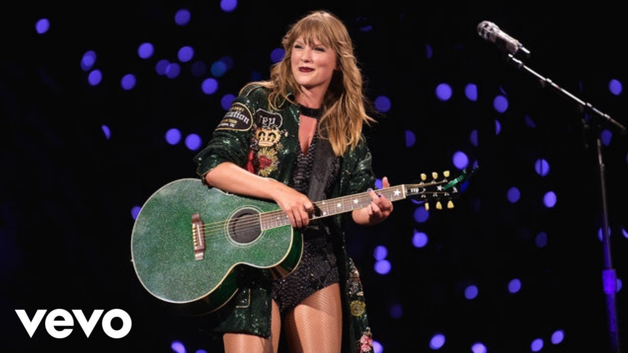 Taylor Swift - Out Of The Woods (Live from reputation Stadium Tour)