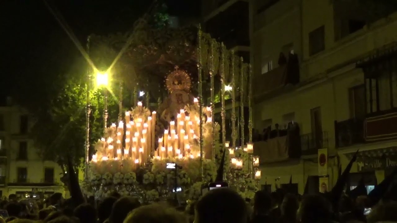Caridad Baratillo revirando en su Capilla con 