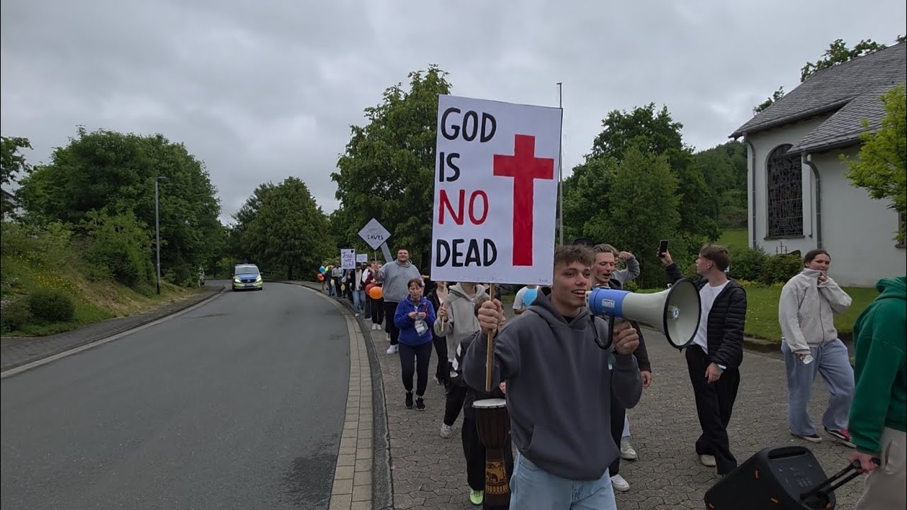 Jesus-Marsch. Wenden-Olpe 1.6 2025 . Kirchengemeinde efa Lüdenscheid