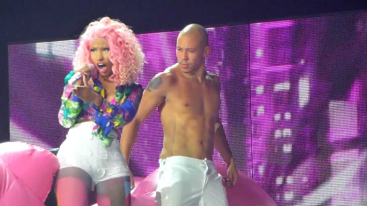 Nicki Minaj - Automatic.. At the o2 London 2012