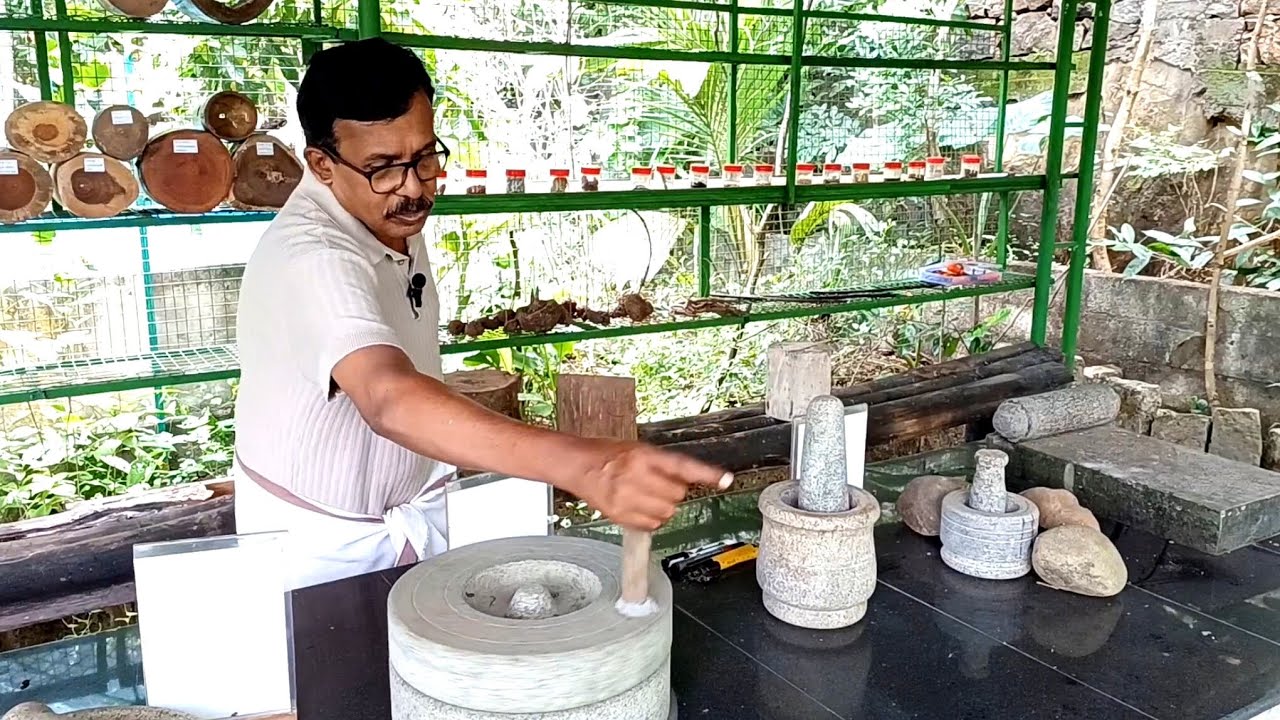കല്ലിൽ ഉണ്ടാക്കിയ പഴയകാല ഗ്രൈൻഡർ 