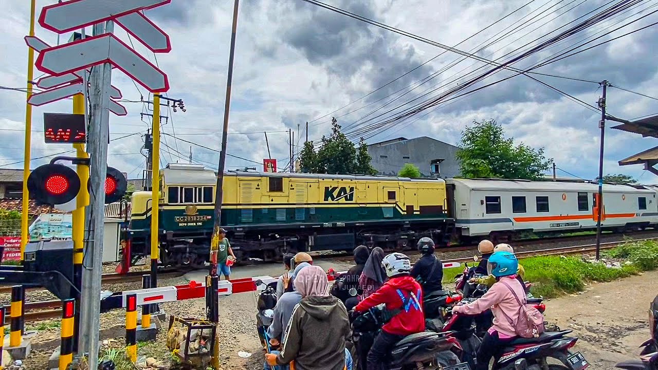 RAILWAY CROSSING!! Kompilasi 9 Perlintasan Kereta Api Random dan Terbaru | ALKMAAR, SIEMENS