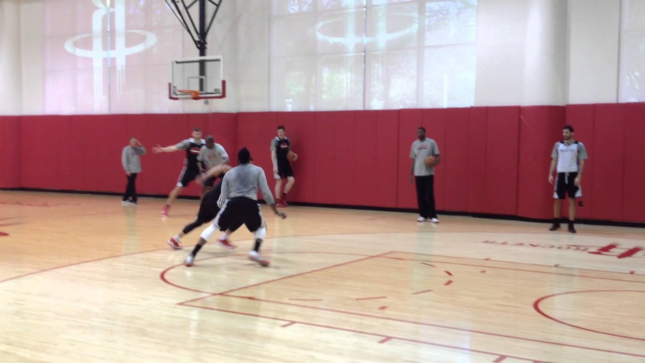 Jeremy Lin (linsanity) and James Harden go 1V1