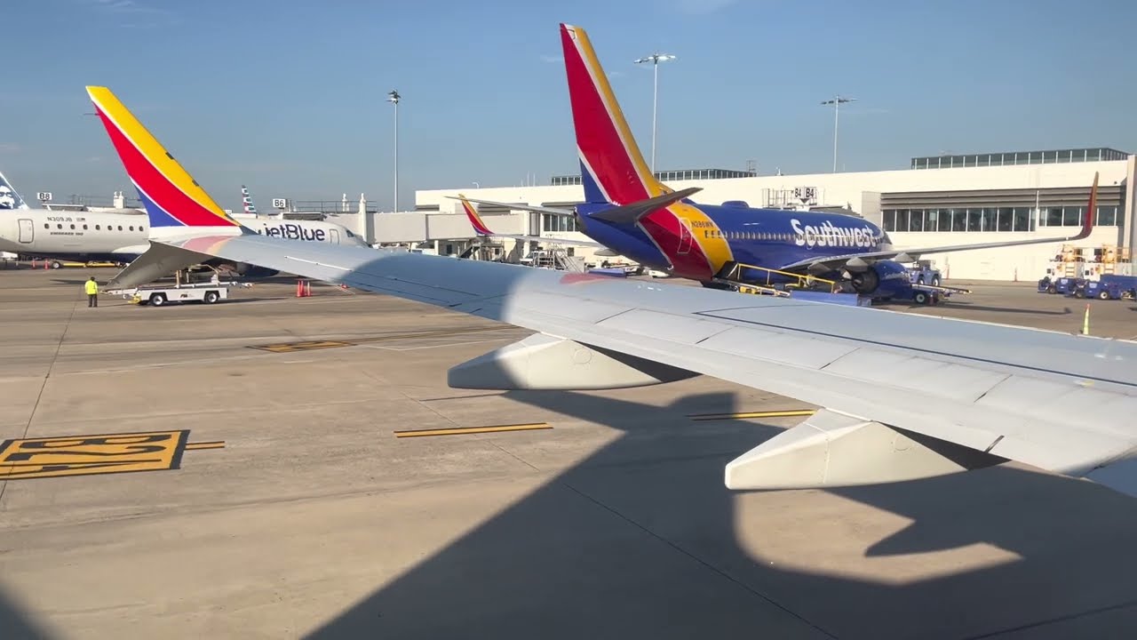 Southwest Airlines 737 MAX8 Landing in Charleston (CHS)