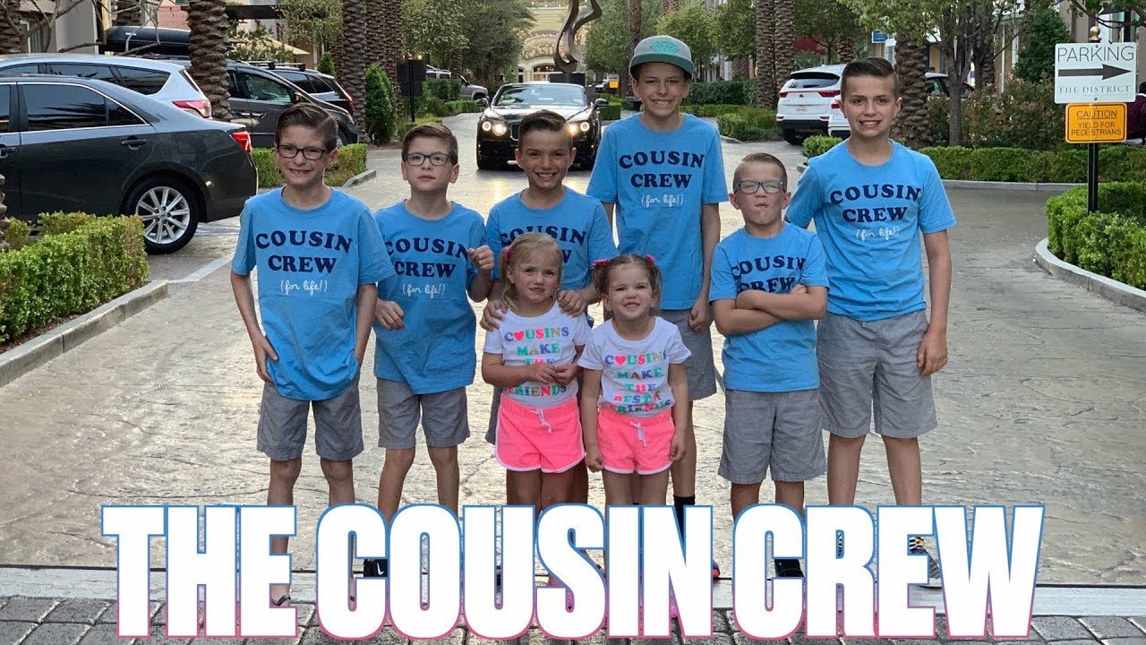 THE GANG'S ALL HERE! EIGHT KIDS IN MATCHING OUTFITS STOP TRAFFIC IN LAS VEGAS ON SPRING BREAK