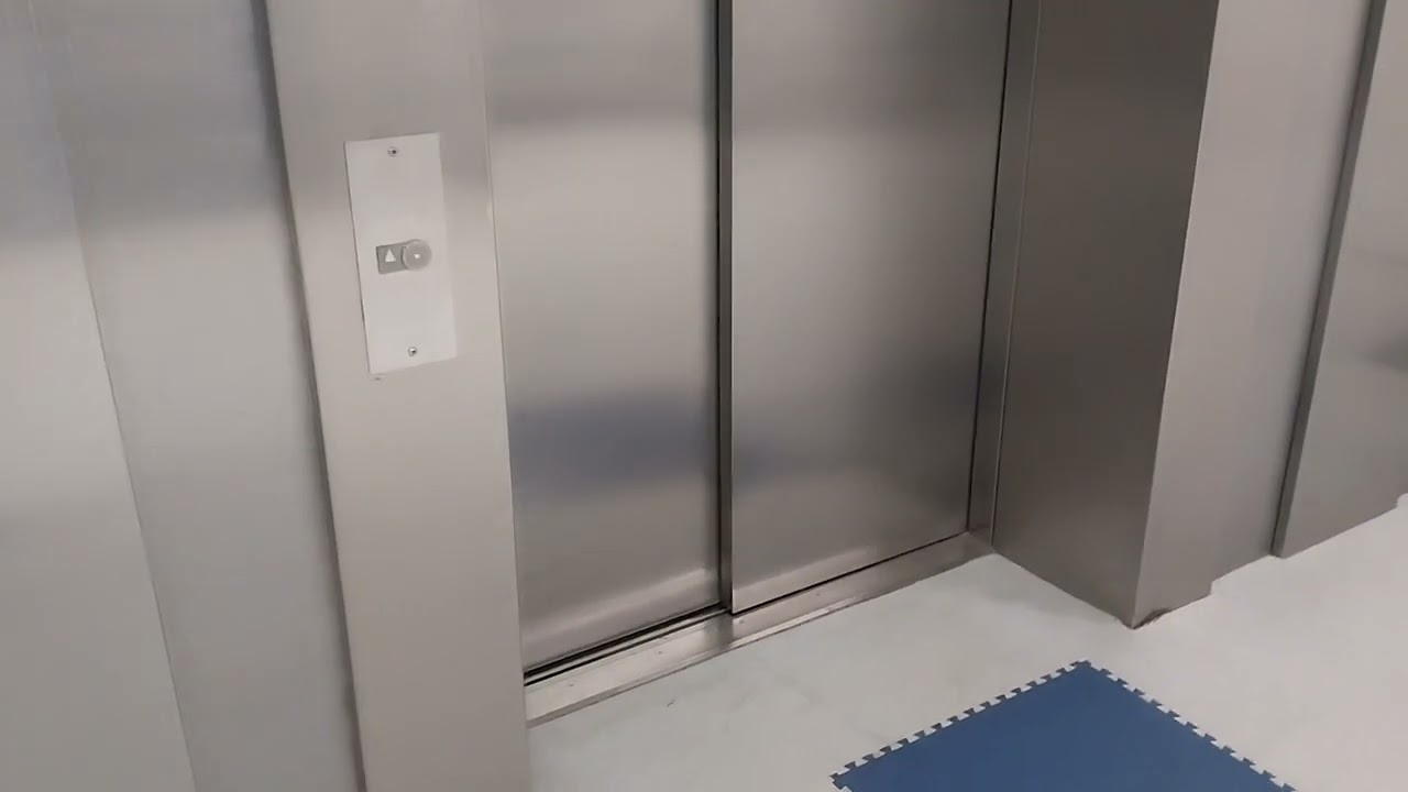 3 monte charges Kone monospace - Hôpital Pitié-Salpêtrière, Paris