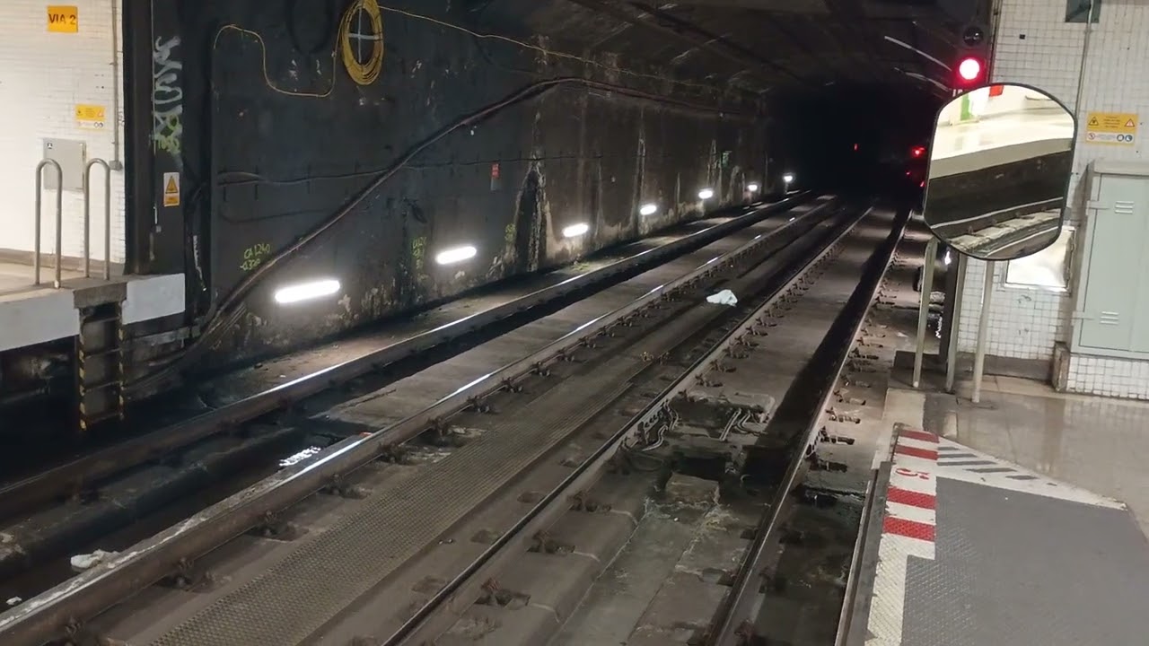 Cruze entre la 2113 y la 9229 sin parada por Besós L4 Metro de Barcelona 2026