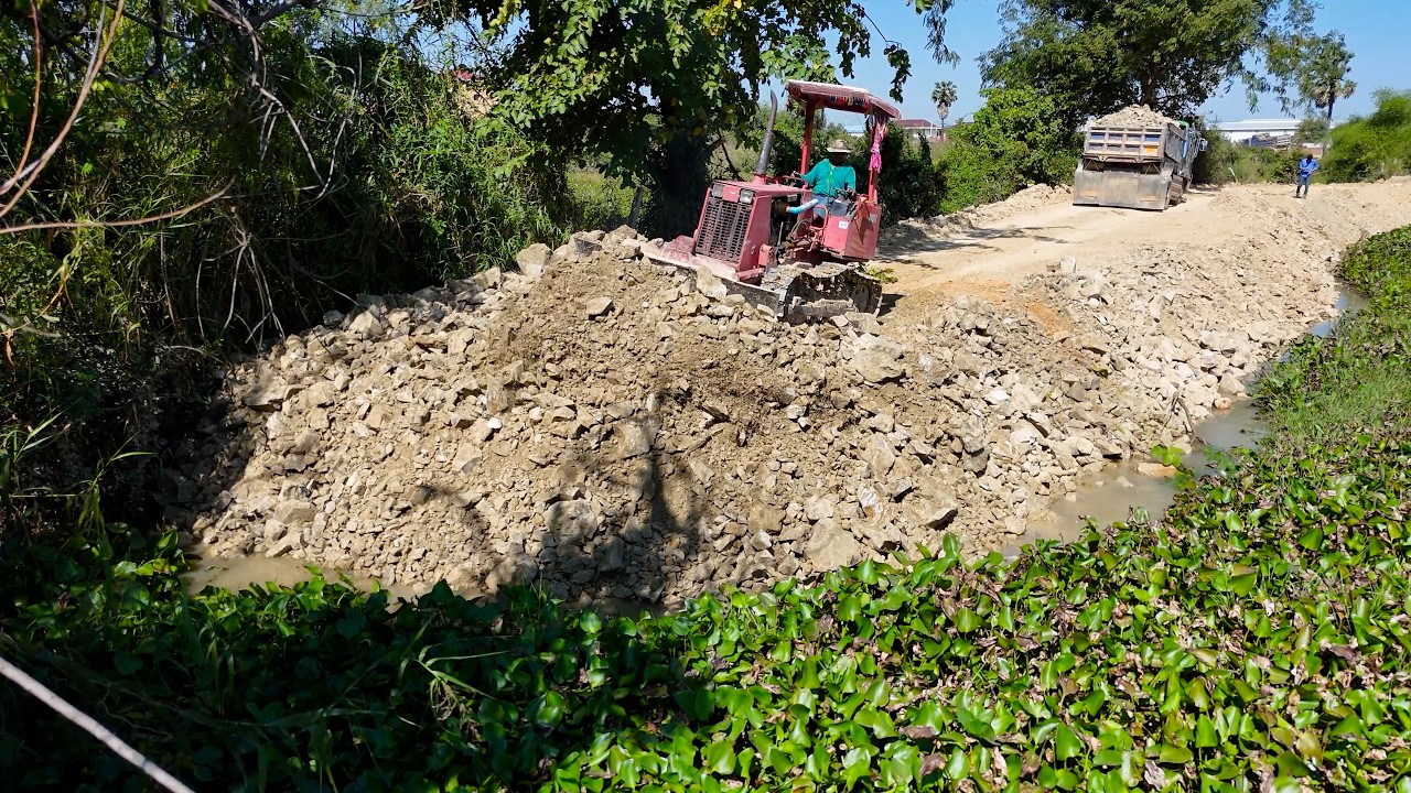 Flooded Area!! Processing Pour Soil Around the Lake to Make Land Border Use Bulldozer and Dump Truck