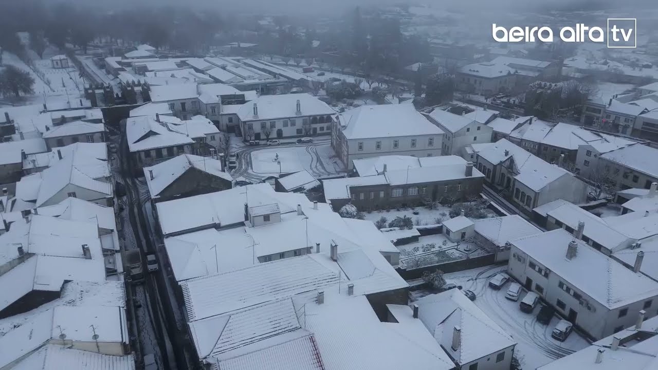 Trancoso acordou novamente coberta de branco