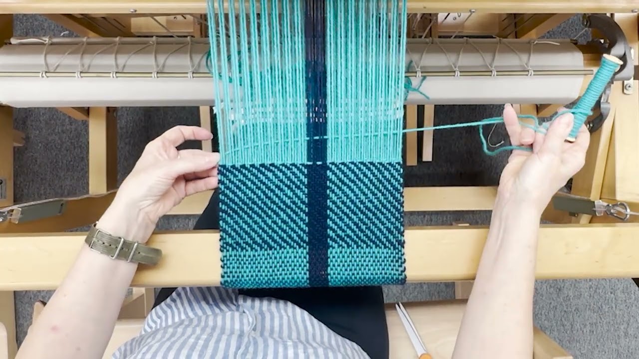 Beginner weaving tips: Three techniques for weaving in tails as you go