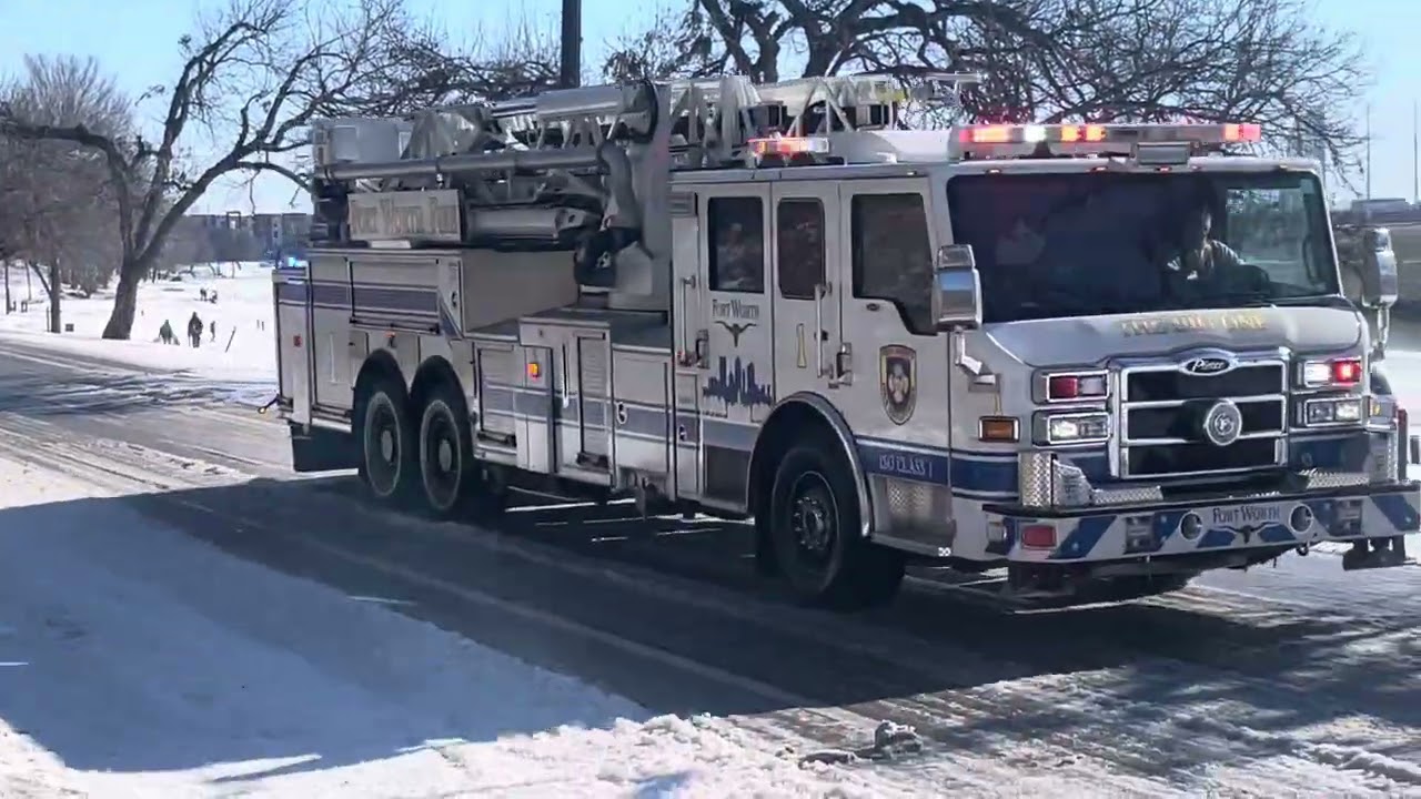 Fort Worth Fire Department ( The BIG ONE ) Engine 1 and Truck 1 responding