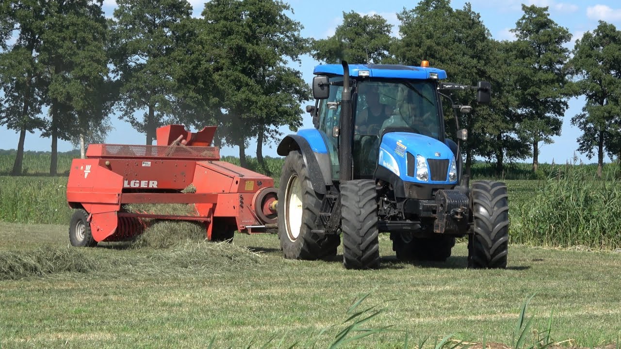 Kleine balen persen met Welger AP630 en New Holland TS125A (2018)