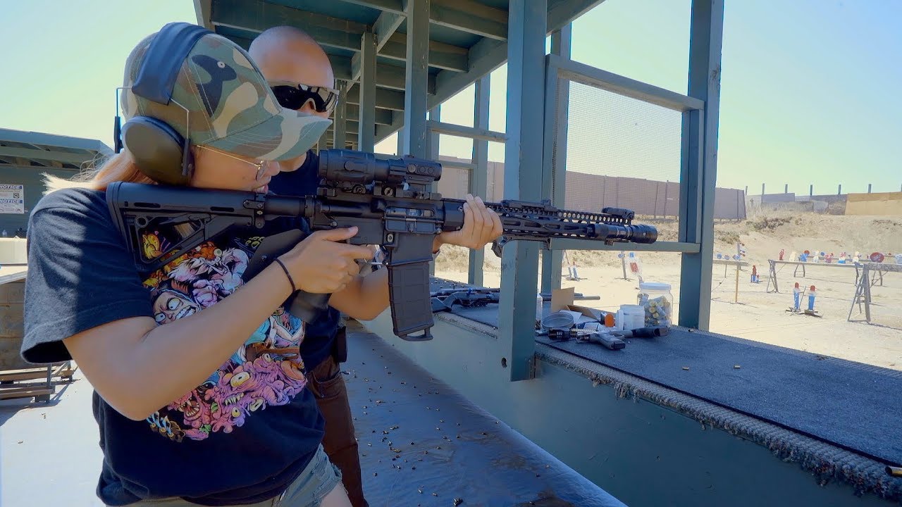 Shooting Guns For The First Time |  射击初体验，一次打完五把枪