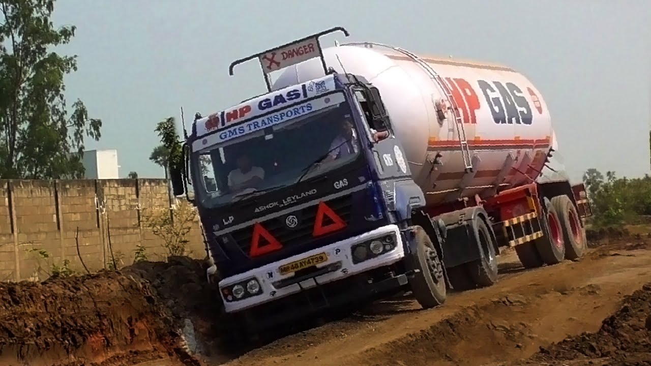 Gas Tanker Truck VS Petrol Tanker Truck on Dirty Highway | Lorry Videos | Trucks in Mud