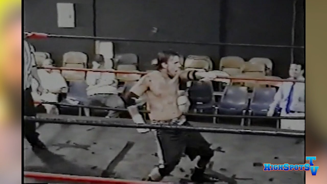 CM Punk против Трейси Смазерс (IWA, понедельник-суббота, 2001)