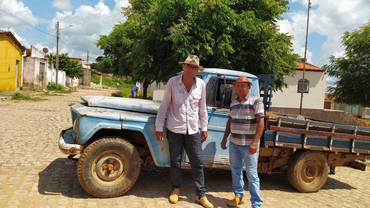 Fui buscar uma carrada de Barro na picape f75 Ford 1979