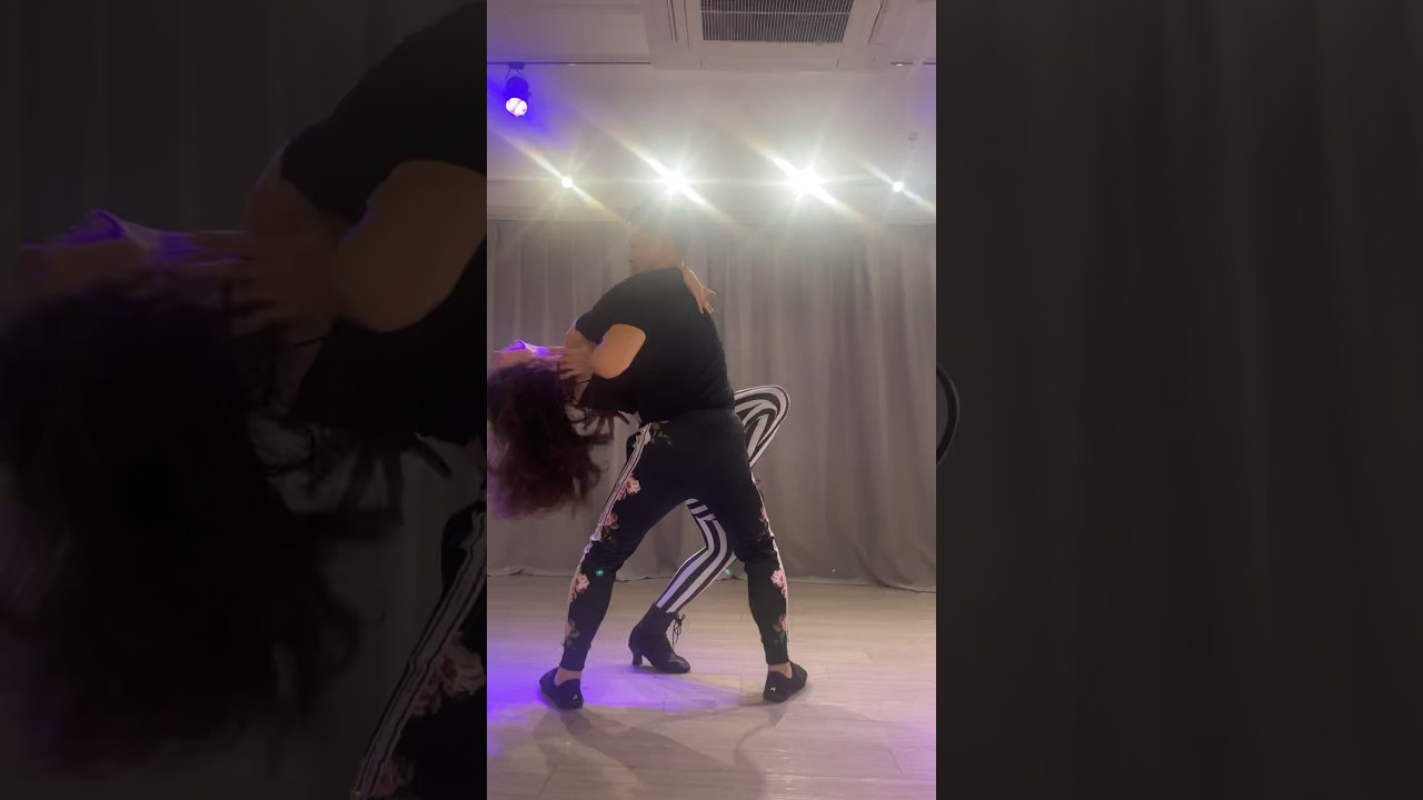 &iquest;Qu&eacute; Har&iacute;as por Amor? by Maykel 🎵 Kike y Jemma bachata practice in Causeway Bay Hong Kong 🇭🇰
