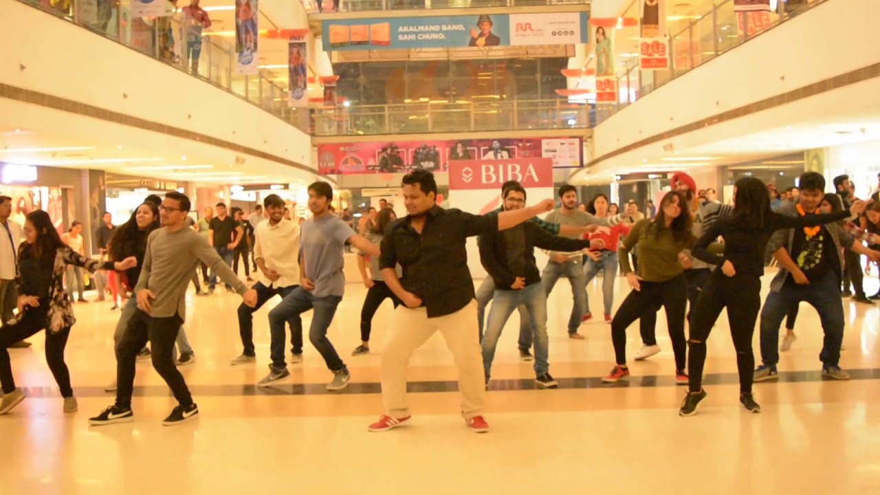 Footloose | Dance Club of IIMA | Flash Mob 2019 | Gulmohar Park Mall Ahmedabad