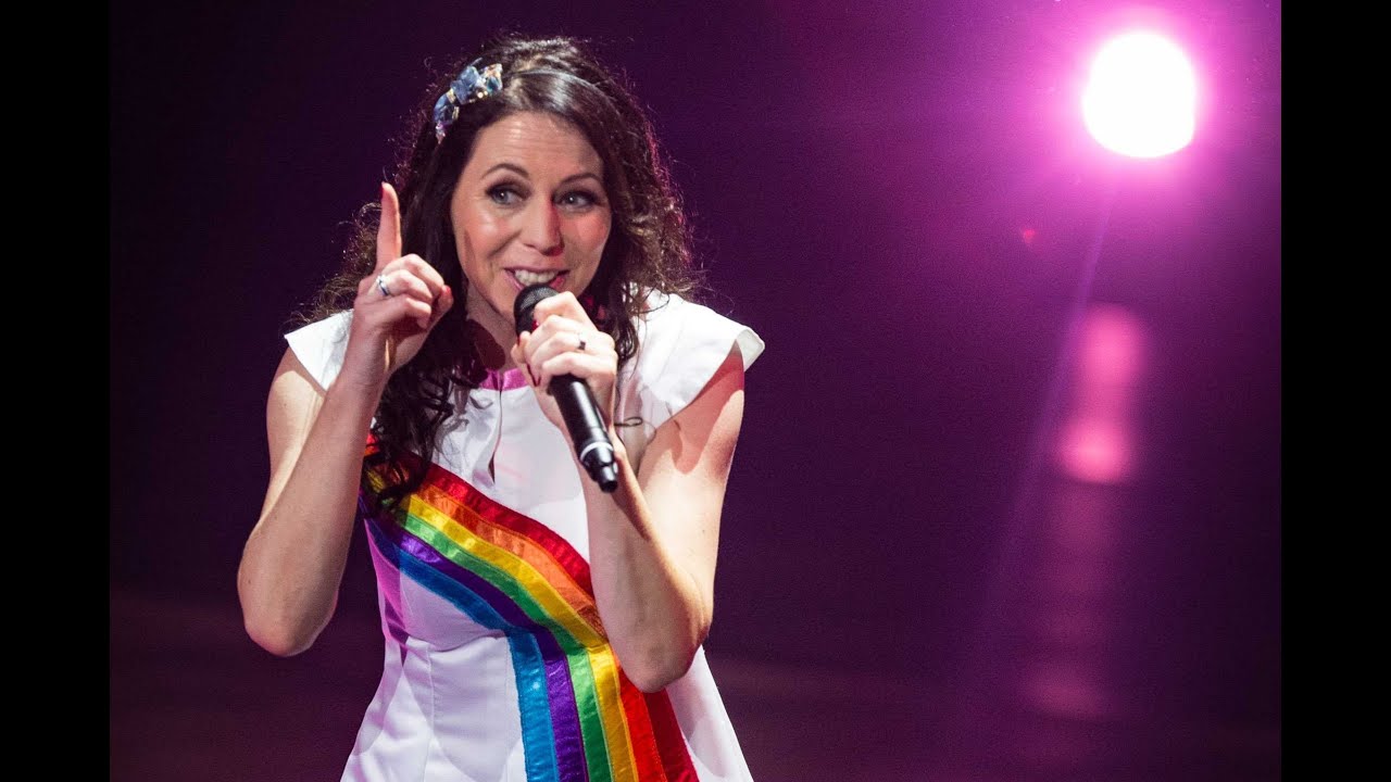 'K3-Kristel ontmaskerd als kenau'