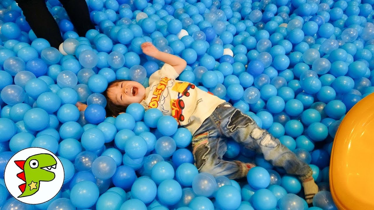 おでかけ 室内遊具 アソボ～ノへ行ったよ！たくさんのボールプールで遊ぼう！ トイキッズ