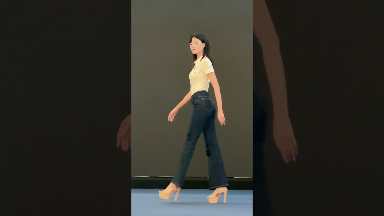 Buổi tập luyện đầu tiên của các thí sinh trong chặng 2 Miss World Vietnam 2025