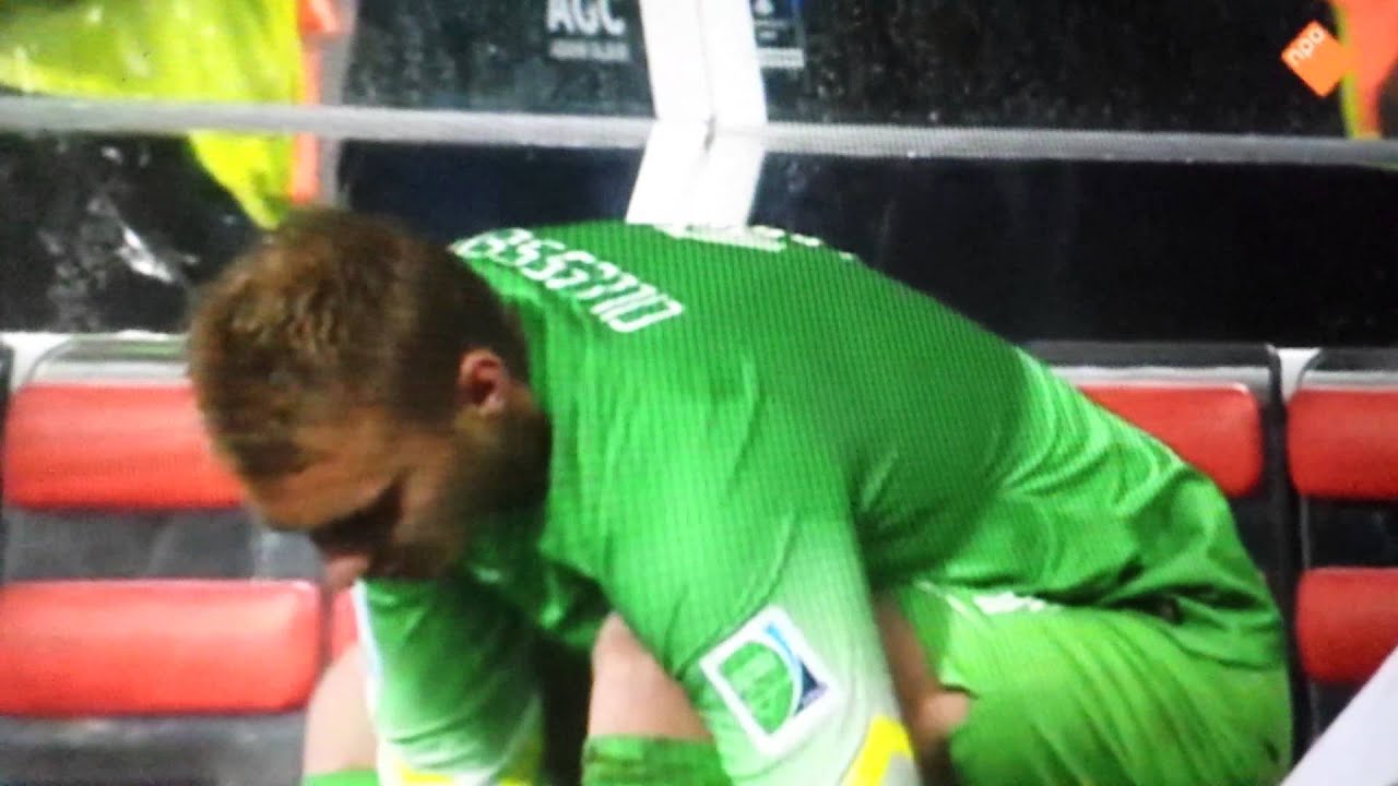 Cillessen crying before penalties