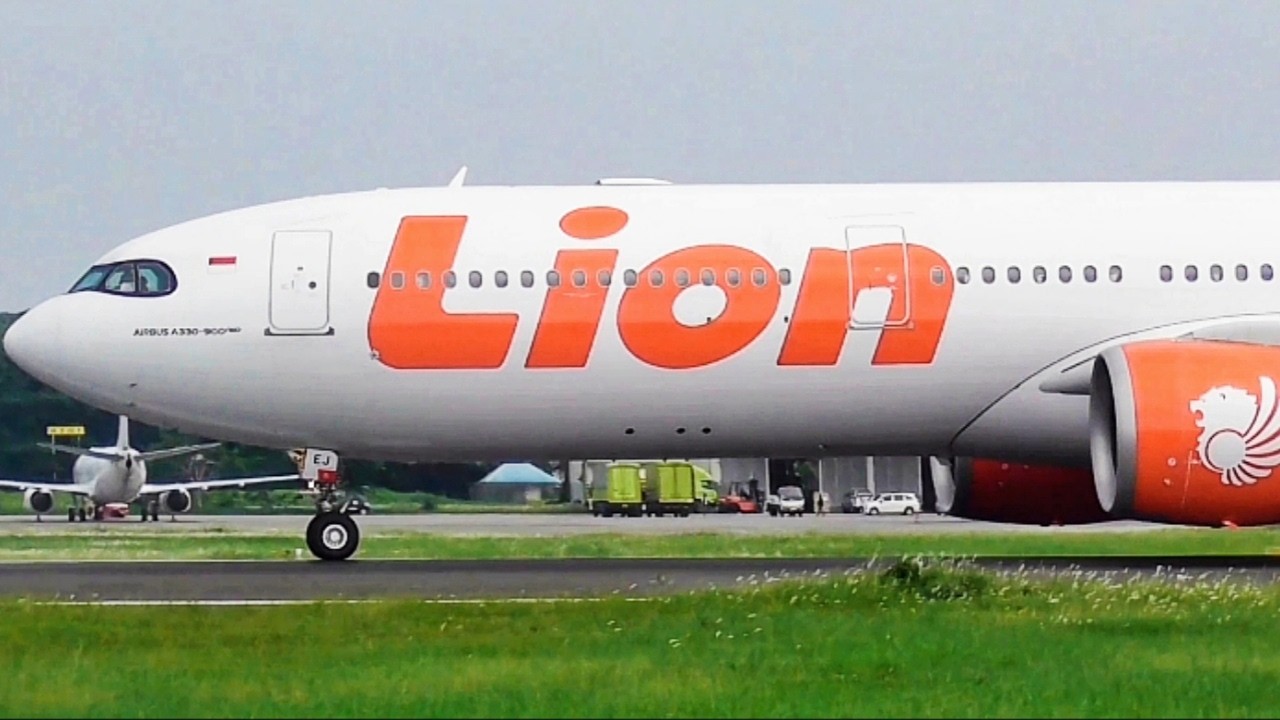 Ganteng nya Pesawat A330-900Neo Lion Air saat take off di bandara kualanamu