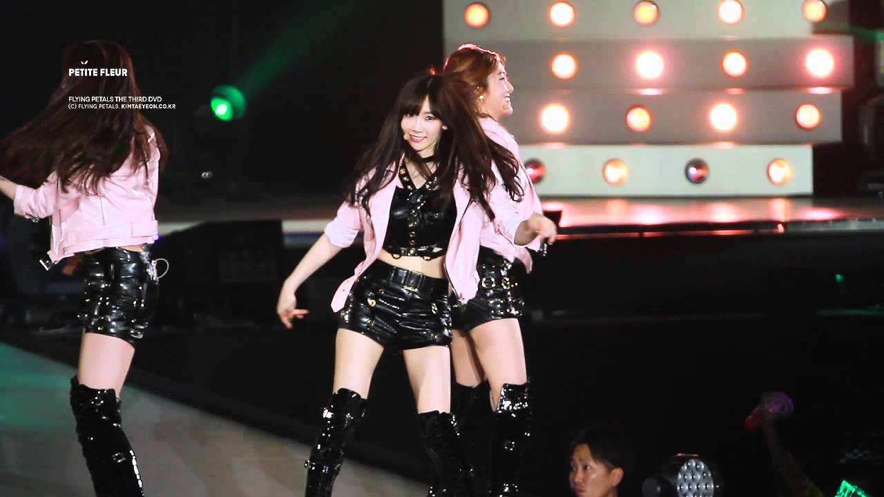 FP JAPAN TOUR DO THE CATWALK