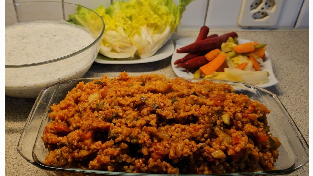 ساويت برغل بالبندورة والخضرا ان شاءالله تعجبكون لا تنسونا اشتراك ولايك وتعليق فضلا وليس أمرا