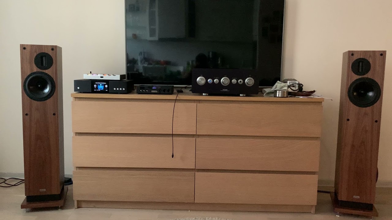 Sugden IA-4, ProAc D30RS, Chord TT2 + M Scaler , Aries G1