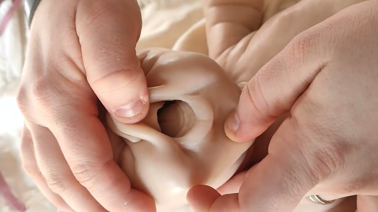 Opening a full silicone baby by Sylvia Manning 🥰 blank kit
