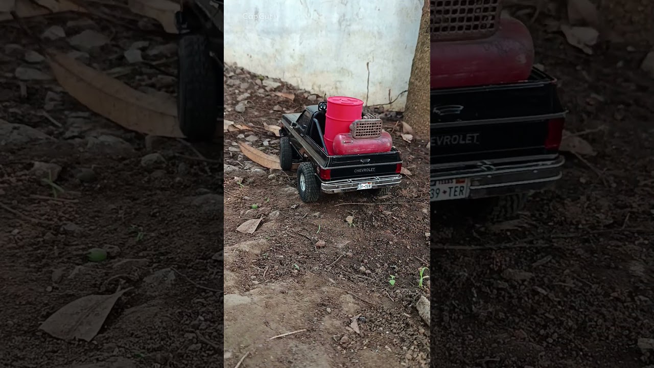 RC Chevrolet K5 Blazer Hauls Oil Barrels & Compressor! 🛻🛢️💨