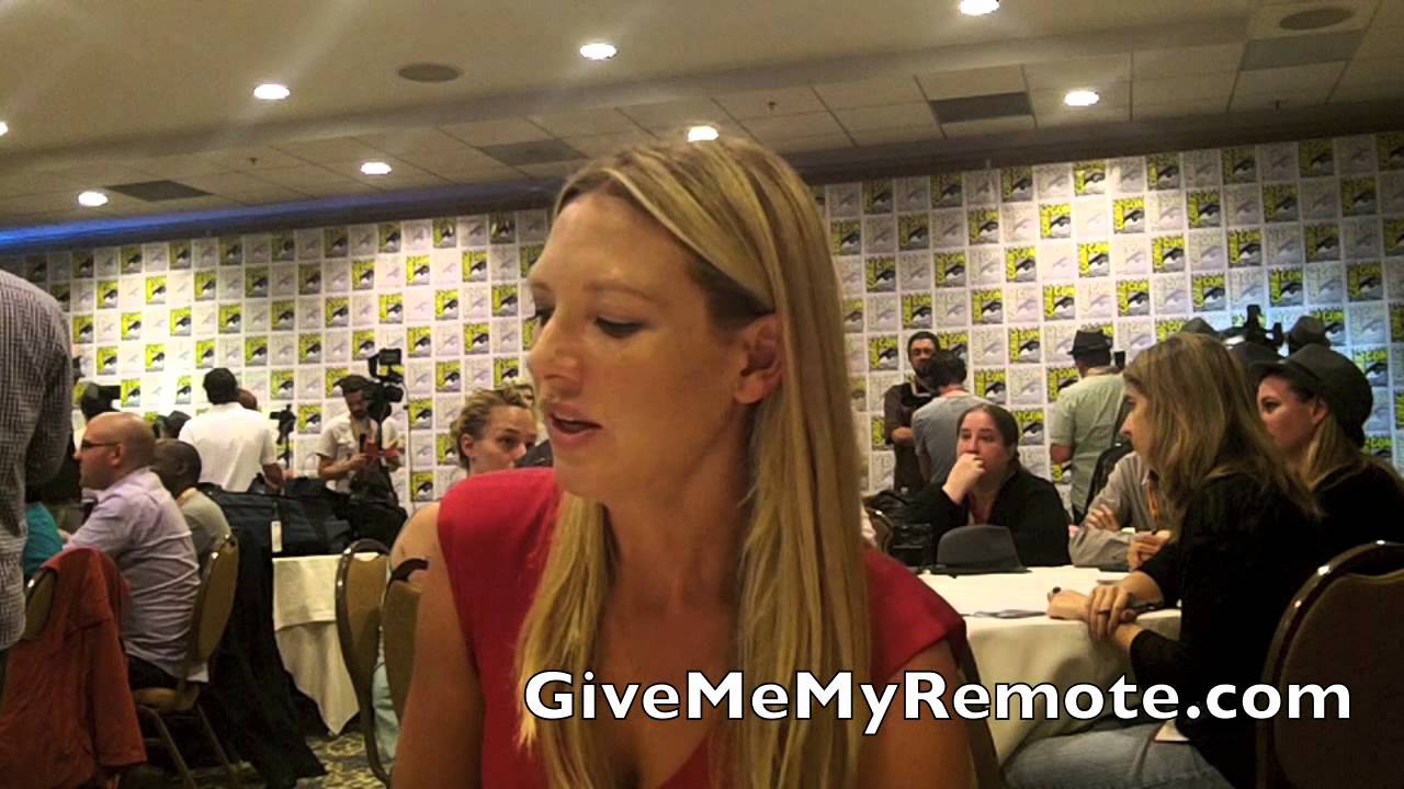 FRINGE: Anna Torv on Olivia's Reunion with Etta, Focusing on Just One Olivia, and More