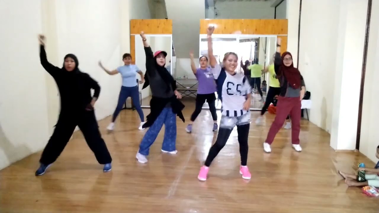 Zumba kreasi@ Seperti mati lampu @Sangar Putri NHP@zin Bertha simon#