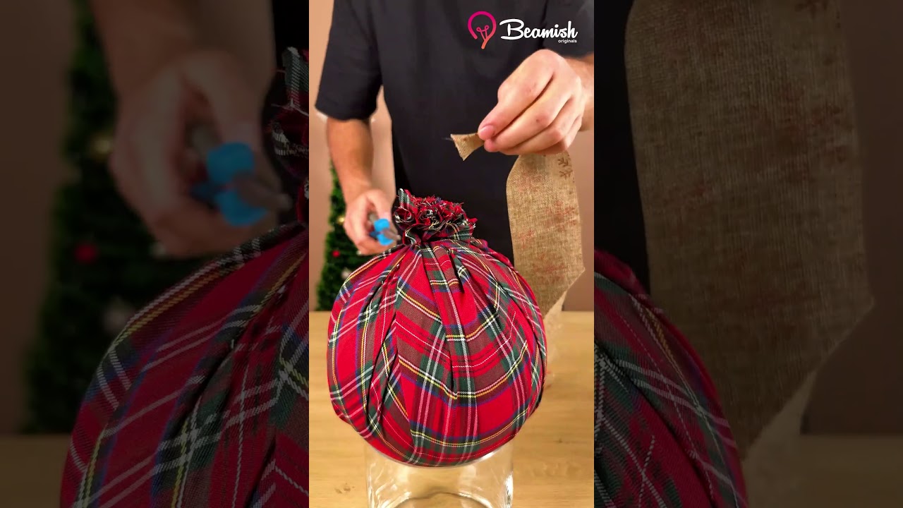 Stunning Christmas hanging ornaments using plastic balls 🎅 #christmas #ornaments #trick