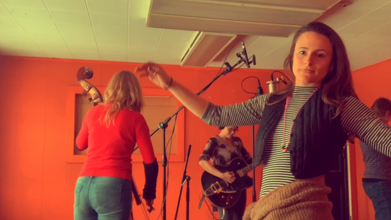 Honey Cave sings Song (The Women Of The Lake)